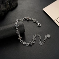 Dettaglio macro del bracciale in argento S925 con stelle e zirconi colorati - Bracciale Croce Zirconia Argento Antico (S739-A)