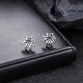 Pendientes de estrella en acero plateado vintage con acabado texturizado en cuero negro - Botón de Hoja de Membrillo (X846-A)
