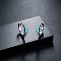 Orecchini a cerchio in argento con pietre turchesi brillanti e incastonatura pavé fine - Stile Turchese (X747-A)