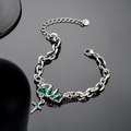 Bracciale a serpente con gemma smeraldo e ciondolo a croce in finitura argento - Bracciale Avvolto in Strass Verde (S720-D)