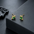 Orecchini a stella dorati con zircone verde oliva su scatola nera - Oro-Verde