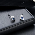 Boucles d'oreilles étoiles argentées avec zircon bleu marine et petits éclats blancs - Argent-Bleu
