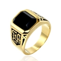 Detalle de anillo de sello vintage para hombre en acero dorado con piedra negra grande - US 7 / Dorado