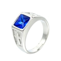 Anello in acciaio argento con gemma blu quadrata e incisioni laterali a croce - US 7 / Color Acciaio Strass Blu