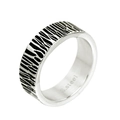 Anello a fascia larga in acciaio inossidabile con trama a grana di legno irregolare - US 7 / Color Acciaio