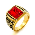 Anillo de acero dorado para hombre con una vibrante piedra preciosa roja cuadrada - Talla 7 / Oro Negro Strass Rojo