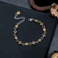 Gros plan détaillé du bracelet à motif de croix en zircone colorée sur cuir noir - Gemme Multicolore Or (S742-B)