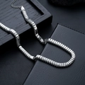 Detail der Fischschuppen-Halskette aus Titanstahl mit polierten D-Gliedern und Karabiner - Schuppenhalskette (L839-A)