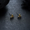 Ohrstecker mit dreizackigem Stern, gelbem Tigerauge-Stein und poliertem Silber-Finish - Silber (X1059-A)