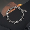 Pulsera retro de acero de titanio oxidado con flor de lis y cadena ajustable - Estilo Gótico de Flor De Lis Vintage (S546-A)