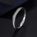 V-förmiger Ring aus 925er Sterlingsilber mit Pavé-Diamanten auf schwarzem Hintergrund - US 6 / Silber
