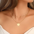 Collana doppia dorata con catena a sfere e ciondolo a disco rotondo minimalista - Stile a Doppio Strato con Perline e Dischi / Oro