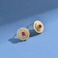 Orecchini rotondi con rubino rosso e diamanti in argento placcato oro 18 carati oro - Oro