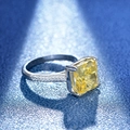 Luxuriöser Silberring mit quadratischem gelbem 10-Karat-Stein und Mikro-Pavé-Diamanten - Gelb