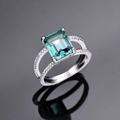 Anello in argento S925 con gemma verde taglio smeraldo e riflesso su specchio - US 6 / Verde Scuro