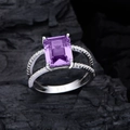 Anello in argento sterling S925 con gemma viola rettangolare e zirconi incastonati - US 6 / Viola Chiaro