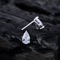 Elegante Ohrstecker aus S925 Sterlingsilber mit birnenförmigen Zirkonia in 3-Krallen-Fassung - 925er Silber / Weiß