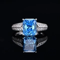Strahlender 5,6 Karat Aquamarin Ring mit mikropavé besetztem Silberband - Aquamarinblau