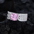 Luxuriöser 925er Silberring mit pinkfarbenem Edelstein im Kissenschliff und Pavé-Besatz - Rosa 2#