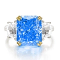 Drei-Steine-Ring mit 13ct radiant blauem Kohlenstoffdiamant und Trapez-Seitensteinen - US 6 / Aquamarin