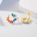 Regenbogen C-förmige goldene Ohrstecker mit bunten Tropfensteinen und Marquise-Zirkonia - 925er Silber / Gold