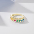Elegante anillo de plata S925 bañado en oro con gemas arcoíris y circonitas redondas - US 6 / Dorado