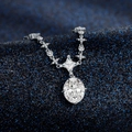 Elegante 925 Silberhalskette mit ovalem Smaragd-Edelstein und sternförmigen Gliedern - Weißer Strass (KTZ-098X) / 925er Silber