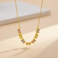 Collier doré élégant avec pendentif en zircone carrée colorée sur support minimaliste - Argent 925 / Or