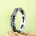 Anillo de calavera vintage de acero inoxidable para hombre con diseño punk gótico y acabado negro - US 7 / Color Acero