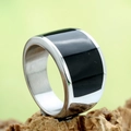 Ring aus Titanstahl mit schwarzer Harzeinlage und poliertem Silberfinish für Herren und Damen - US 7 / Breit Stahl