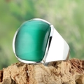 Anello massiccio in argento con grande pietra occhio di tigre verde su legno - US 7 / Argento con zircone verde