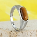 Klassieke vintage ring met gepolijste tijgeroogsteen in een gladde metalen band - US 7 / Zilveren Ring Tijgeroog