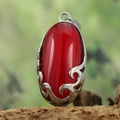 Pendentif vintage en acier inoxydable avec pierre œil de chat rouge sur socle en bois - Pendentif Seul Sans Chaîne / Pierre Œil de Chat Rouge (Pendentif Seul - Couleur Argent)