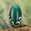 Pendentif œil de chat vert ovale avec base en acier ciselé argent sur écorce - Pendentif Seul Sans Chaîne / Pierre Œil de Chat Verte (Pendentif Seul - Couleur Argent)