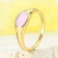 Minimalistischer goldener Edelstahlring mit poliertem ovalem rosa Muscheleinleger - US 7 / Gold Rosa Strass
