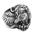 Relieve detallado de un águila luchando con una serpiente en anillo de acero vintage - US 7 / Color Acero