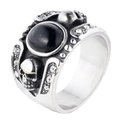 Anello punk gotico con grande pietra nera ovale e rilievi a forma di teschio - US 7 / Acciaio Pietra Nera