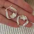 S925 sterling zilveren oorringen met een vintage geplooide textuur in schelpontwerp - 925 zilver / Zilver (EHK118)