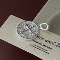 Vintage S925 Sterlingsilber Rundanhänger mit Kreuzrelief und rustikaler Retro-Textur - Runder Münz-Kreuzanhänger (DZ165) / 925er Silber