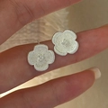Elegantes pendientes de trébol en plata de ley S925 con piedra central de circonita - Estilo de Trébol Texturizado (EHK116) / Plateado