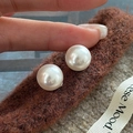 Pendientes de perlas redondas en plata de ley S925 con un acabado blanco crema brillante - Estilo Redondo 10mm (EHL126) / Plata 925