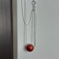Collar minimalista de plata S925 con colgante de ágata roja pulida y cadena de caja elegante - Estilo de Cuenta Redonda Roja (1TL83-SG)