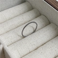 Makro-Detail der Vintage-Seilstruktur des S925-Sterlingsilberrings in Nahaufnahme - Größe 8 (34JZ33) / Silber