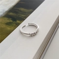 Minimalistischer S925 Sterlingsilber Ring mit Dreifach-Verschlingung auf Buchkante - Größe 11-14 (Verstellbar) / Gedrehter Linienstil (7JZ55)