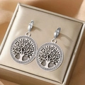 Dettaglio degli orecchini Albero della Vita con cristalli in una confezione regalo - Orecchini Albero della Vita (Bianco Latte)