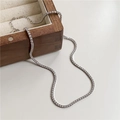 Detalle macro del collar tenis de plata S925 con incrustaciones de circonitas brillantes - Color Oro Blanco(4TL33)