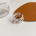 Makroaufnahme des mehrlagigen S925 Silberknotenrings mit sichtbarem S925 Silberstempel - Einstellbar Offen / Knoten Mehrschichtiges Design-Stil (JZC002) / Silber