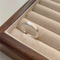Minimalistischer S925 Sterlingsilber Ring mit gebürsteter Textur auf einem Schmuckdisplay - Einstellbar Offen / Minimalistisches Gebürstetes Silber (JZB030)