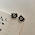 S925 sterling silver oval daisy stud earrings with black enamel and white flower petals - ESG026 Daisy Stud Earrings / 925 Silver