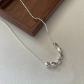 Collar minimalista de plata de ley S925 con siete cuentas pulidas y cadena de serpiente - Collar XLS049 / Plata 925